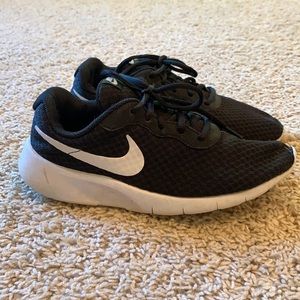 Black & White Nike Women’s Running Shoes